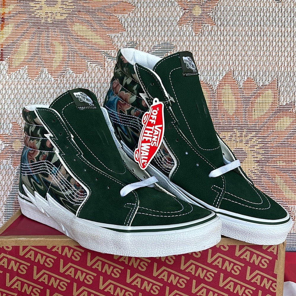 Vans Sk8-Hi Bolt
Liquify Avocado
VNOA5JIVYXH
Men’s sneakers - athletic shoes - Picture 5 of 16